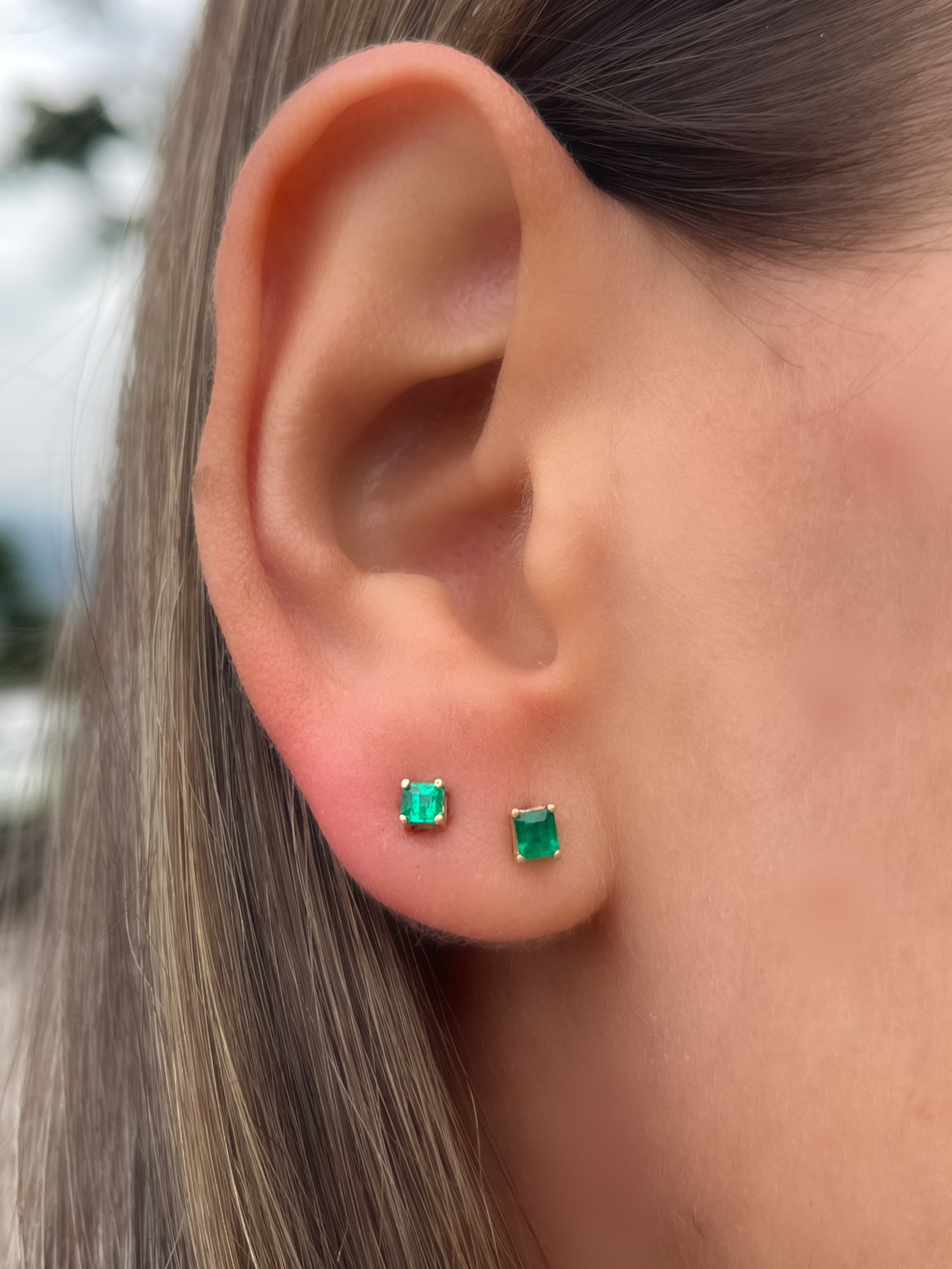 Arete mini esmeralda por unidad